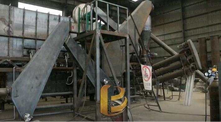 無煙連續式木屑成人抖音91视频加工木炭的生產現場