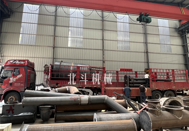 新型無煙環保稻殼成人抖音91视频生產線裝車發往廣東