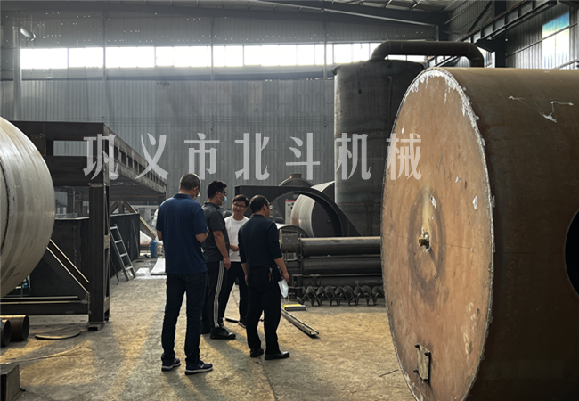 鋸末成人抖音91视频的製造現場讓顧客驚歎不已