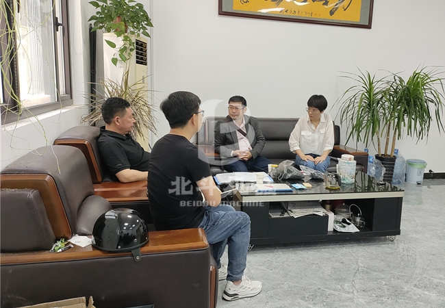 印尼客戶來成人抖音视频機械考察成人抖音91视频設備,洽談業務合作