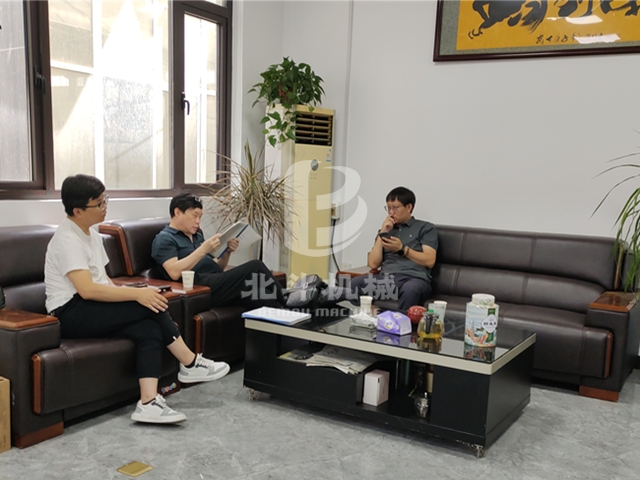 客戶到我廠考察糠醛渣成人抖音91视频