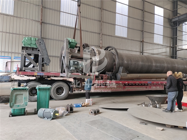 不畏風雪,成人抖音视频機械核桃殼炭化活化爐裝車發往雲南